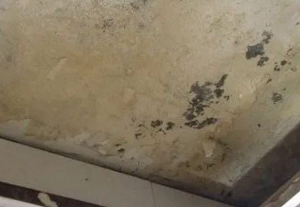 洪湖阳台漏水维修公司分享下洪湖卫生间渗水维修需要注意哪些问题。
